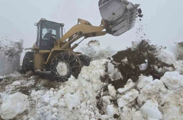 Rize’de yayla yollarında Haziran ayında kar temizliği 