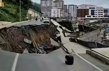 Rize’de yol çöktü, 2 bina tedbir amaçlı tahliye edildi 