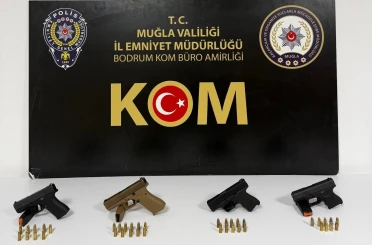 Ruhsatsız silahlarla kaçarken kıskıvrak yakalandılar 