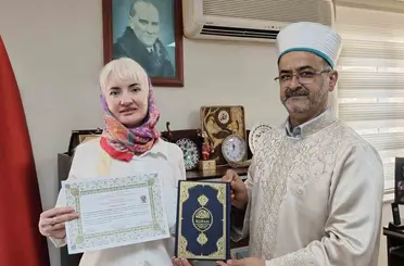 Rus kadın Müslüman oldu: "Kendi kalbimle, içten İslamiyet’i kabul etmeyi seçtim"

