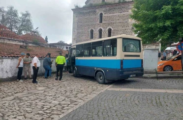 Safranbolu’da freni boşalan dolmuş tarihi çarşıda dehşet saçtı 