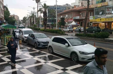 Sağanak yağışa hazırlıksız yakalandılar 