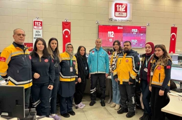 Sağlık çalışanları yoğun kar yağışında sahada görev başında 