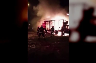 Sağlık ocağı ve kanser tarama aracı yandı 