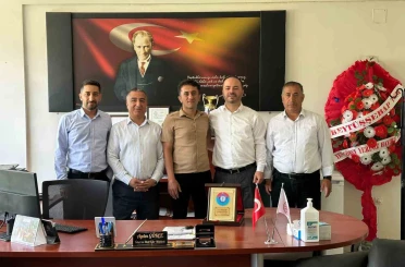 Sağlık-Sen: "Sağlık çalışanları insan hayatını öncelerken yoğun iş temposuyla da mesleğinden bezdiriliyor" 