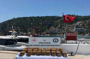 Sahile vuran şüpheli paketten 40 milyon TL’lik macun esrar çıktı 