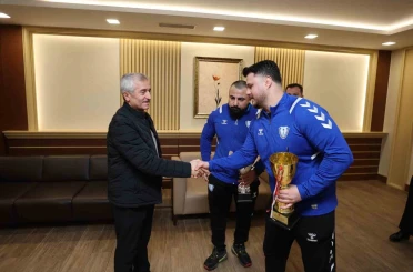 Şahinbey’in şampiyon güreşçilerinden büyük başarı 