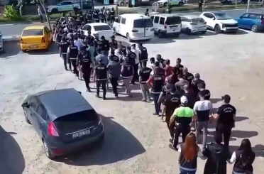 Sahte internet sitesi ile vize başvurusunda bulunan vatandaşları dolandıran şebeke çökertildi 