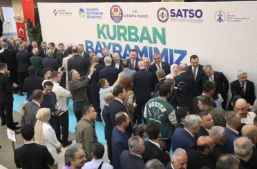 Sakarya protokolü ve vatandaşlar bayramlaştı 
