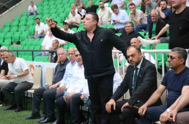 Sakaryaspor kongresinde arbede: Seçim ertelendi 