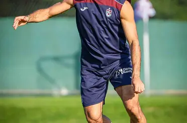 Salah tahtı ele geçirdi
