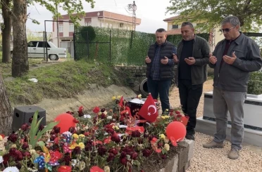 Saldırıda hayatını kaybeden Adnan’ın mezarlarına bırakılan notlar duygulandırdı 