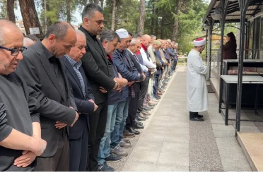 Saldırıda ölen öğretmen ve öğrenciler için gıyabi cenaze namazı kılındı 