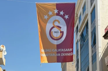 Salihli’de caddelere şampiyon Galatasaray bayrakları asıldı 
