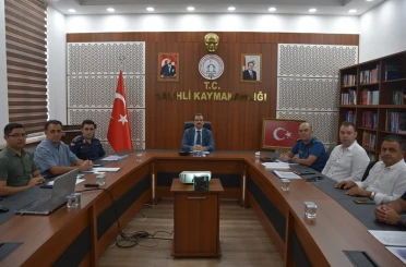 Salihli’de metruk binalar yıkılıyor, hurda araçlar kaldırılıyor 