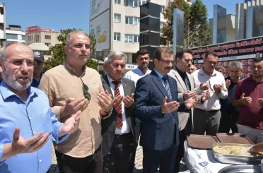 Salihli’de şehit aileleri aşure geleneğini sürdürdü 
