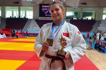 Salihlili Hira Kılkış Türkiye Şampiyonu oldu 