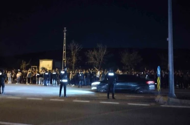 Samandıra’da Fenerbahçeli taraftarlar yönetim ve futbolculara tepki gösterdi 