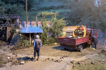Samsun Kavak’ta sağanak yağış: Yollar dere gibi aktı 