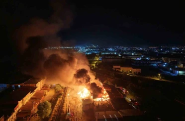 Samsun’da kereste fabrikası alevlere teslim: Yangın havadan görüntülendi 