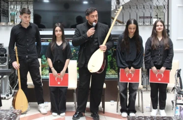 Samsun’da liseliler milli ve manevi değerleri ezgilerle yaşatıyor 