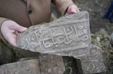 Samsun’da mezarlığın altından tarih çıkıyor: Samsun yazılı mezar kitabesi, yeni tarihi mezarlar 