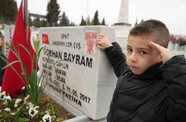 Samsun’da mezarlıklar ziyaretçilerle doldu taştı: Şehitliklerde hüzün 