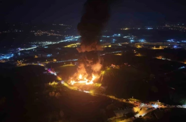 Samsun’da muz deposu yangını havadan görüntülendi 