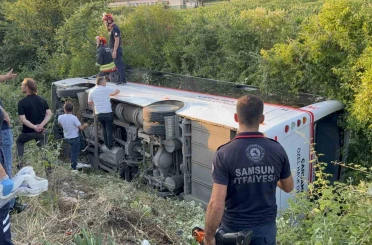 Samsun’da özel halk otobüsü devrildi: 21 yaralı 