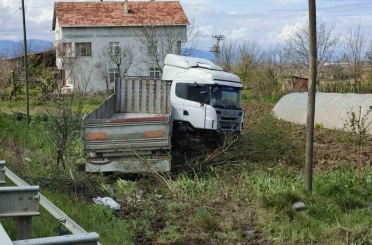 Samsun’da tır tarlaya uçtu: 1 yaralı 