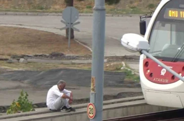 Samsun’da tramvay üst geçidinde şaşkına çeviren anlar 