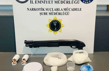 Samsun’da zehir tacirlerine gözaltı: 831 gram metamfetamin ele geçirildi 
