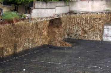 Sancaktepe’de inşaat alnında toprak kayması 
