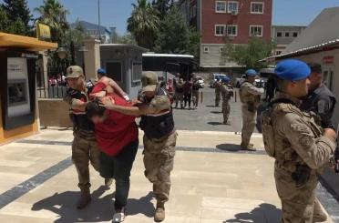 Şanlıurfa’da 12 kilo altın ile 2 milyon TL’yi gasp eden zanlılar tutuklandı 