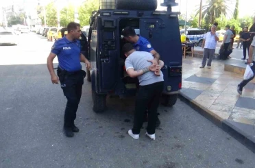 Şanlıurfa’da ’dur’ ihtarına uymayan şüpheli yüklü miktarda altınla kovalamaca sonucu yakalandı 