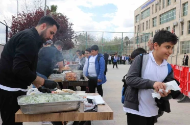 Şanlıurfa’da öğrencilere moral kebabı 