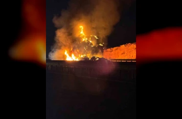 Şanlıurfa’da saman yüklü tır alev alev yandı 