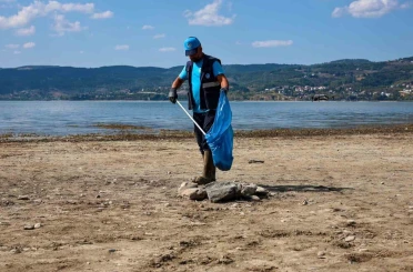 Sapanca Gölü çevresinden 2 ton çöp toplandı 