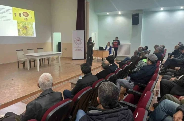 Şaphane’de üreticilere kiraz ve vişne hastalıkları ile zararlıları eğitimi 