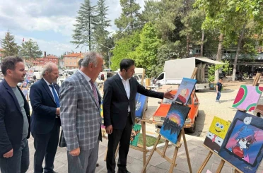 Şaphane’de yılsonu hayır çarşısı ve sergi yoğun ilgi gördü 