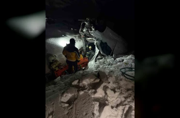 Şarampole devrilen araçta sıkışan sürücü böyle çıkartıldı 