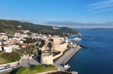 Sarı kule, Çanakkale Boğazı’na giren düşman gemilerini beyaz flama ile bildiriyordu 