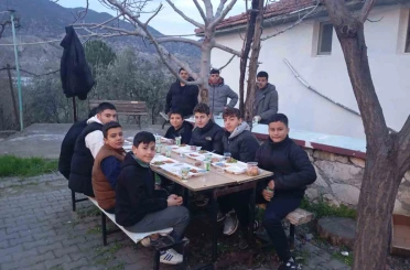 Sarıcakaya Müftüsü Altunbaş, Mayıslar Mahallesi’nde iftar sofrasına konuk oldu 