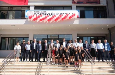 Sarıgöl’ün en büyük okulu yeni binasında ilk törenini yaptı 