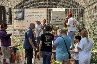 Şarkıcı Bergen, ölüm yıl dönümünde mezarı başında anıldı 