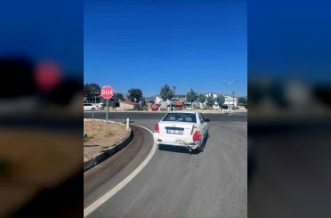 Şarkikaraağaç’ta iki otomobil çarpıştı: 3 yaşındaki çocuk yaralandı 
