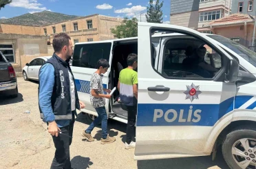 Sason’da LGS’ye yetişemeyen öğrencilerin imdadına polis yetişti 