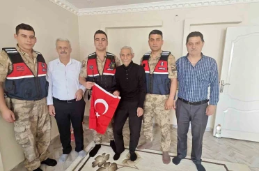 Sason’da şehit babalarına Babalar Günü ziyareti 