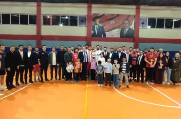 Sason’da yoğun ilgi gören voleybol halk turnuvası final maçıyla sona erdi 