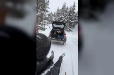 Şavşat’ta geleneksel tahta kızaklarla kış eğlencesi 